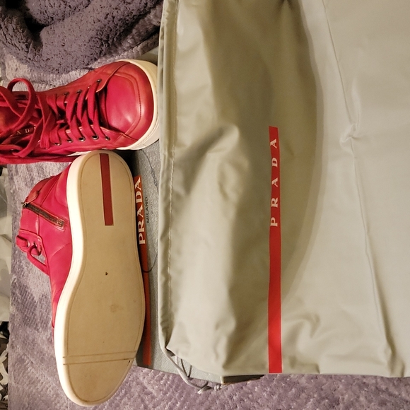PRADA RED SNEAKER BOOT W/ GREY DRAW STRING BAG (USED) - Picture 4 of 7